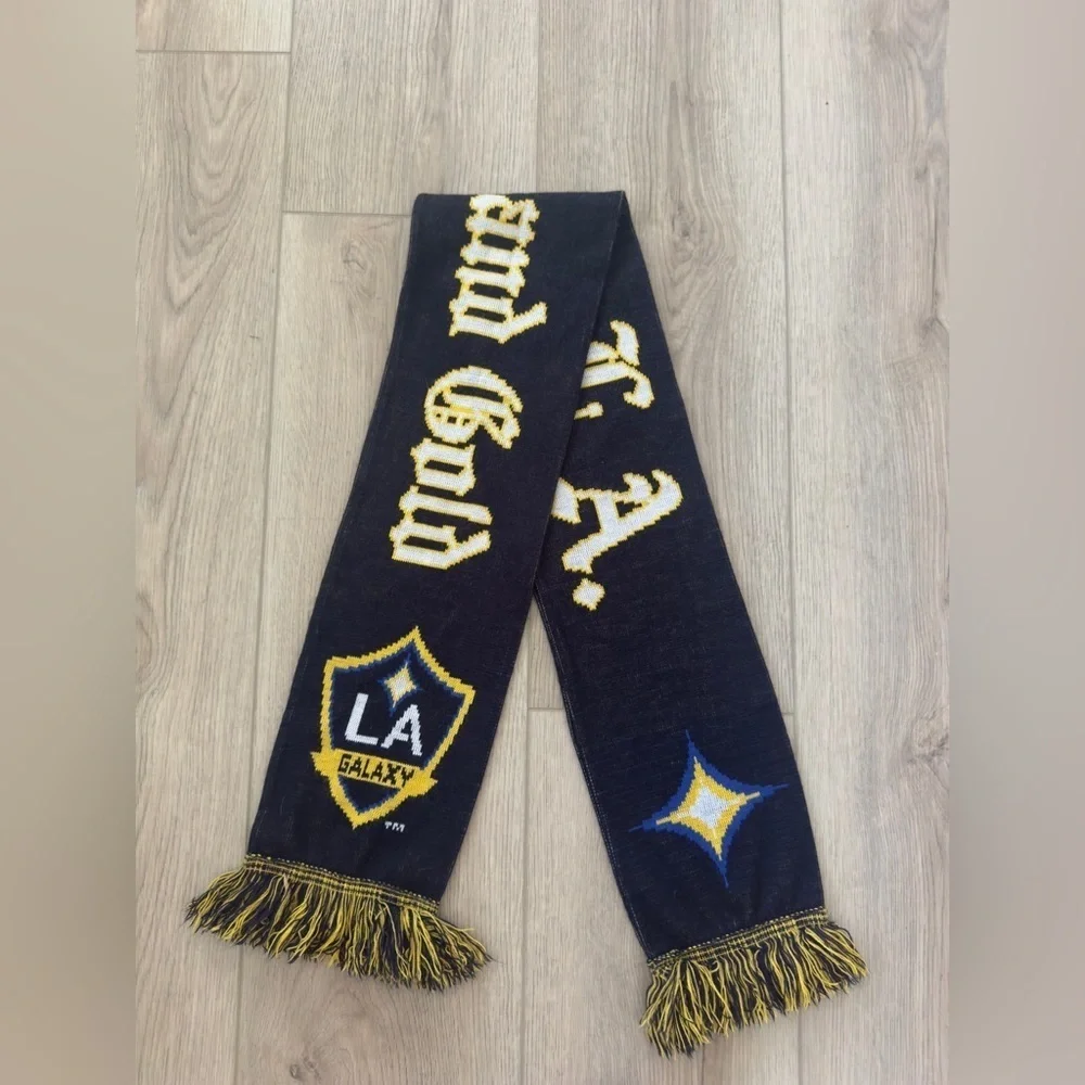 LA Galaxy Black and Yellow Scarf ⭐️✨